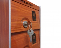 Portas estampadas, numerao personalizadas e duas cpias de chaves para cada usurio. Abertura, basculante para retirada e insero frontal de objetos. CDIGO EG-C